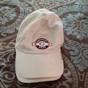 New Cincinnati Reds baseball caps